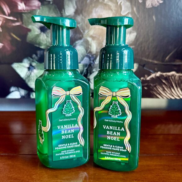 NEW 2-Pc VANILLA BEAN NOEL Foaming Hand Soap 8.75oz Bath & Body Works - Picture 1 of 2